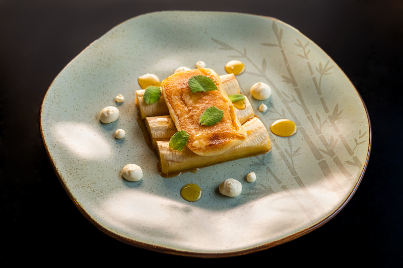 Cartola – banana flambada com Steinhaeger, queijo colonial grelhado e mel